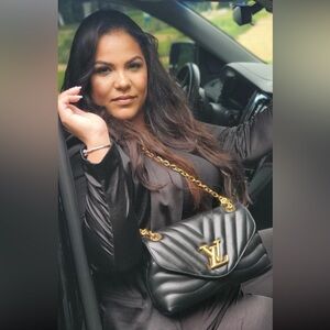 Luxury 100% Authentic Black Quilted Bag with Gold Chain LV Louis Vuitton